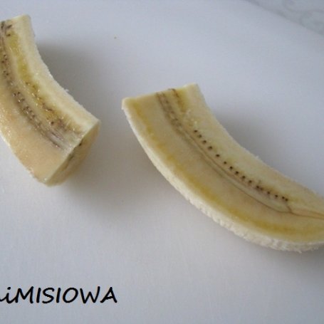Krok 1 - Gorące banany w cieście z konfiturą malinową foto