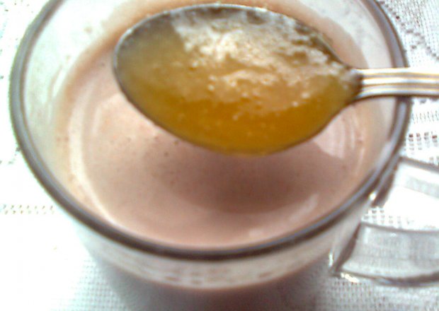 Fotografia przedstawiająca Gorące kakao z miodem i cytryną