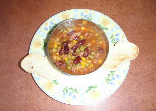 Fotografia przedstawiająca Gorrrrąca meksykańska zupka