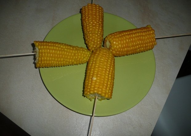 Fotografia przedstawiająca gotowana kukurydza