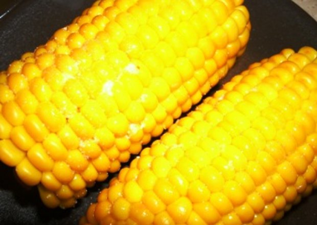 Fotografia przedstawiająca gotowana kukurydza