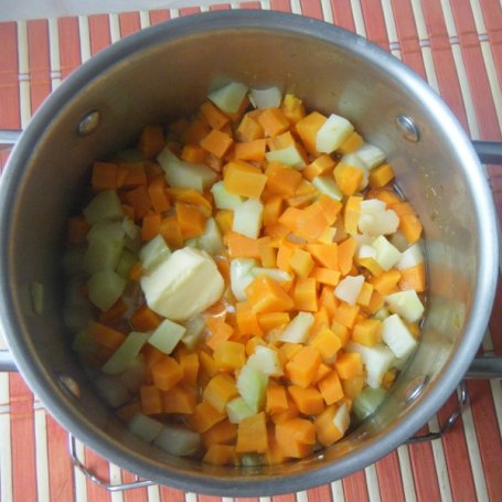 Krok 3 - Gotowana marchewka z kalarepką foto