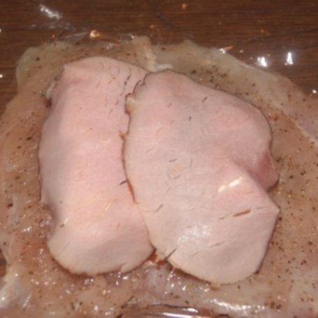 Krok 2 - Gotowana roladka z piersi kurczaka foto