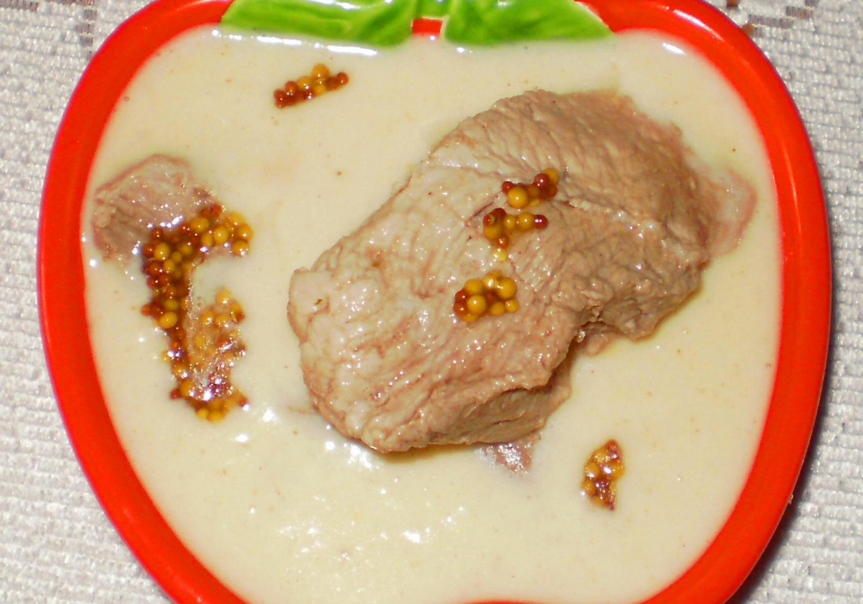 Gotowana wieprzowina w sosie musztardowym : foto