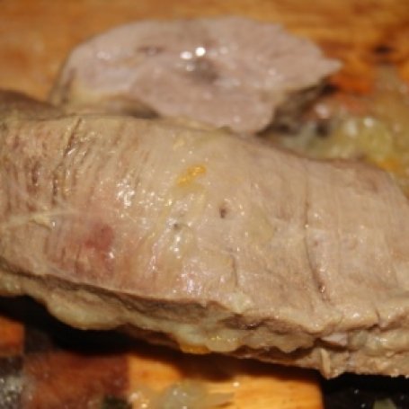 Krok 1 - Gotowana wieprzowina w sosie pieczarkowo-koperkowym foto