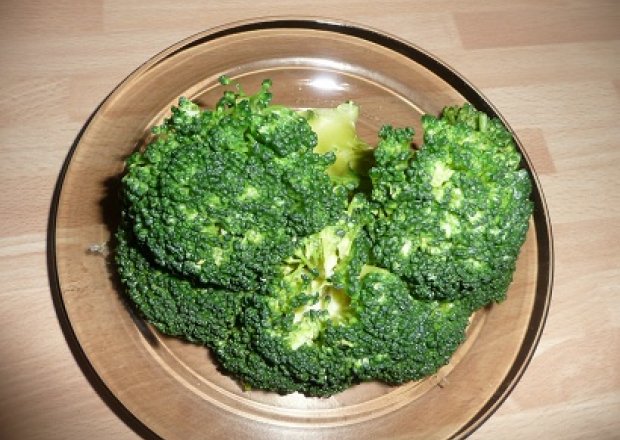 Fotografia przedstawiająca gotowane brokuły