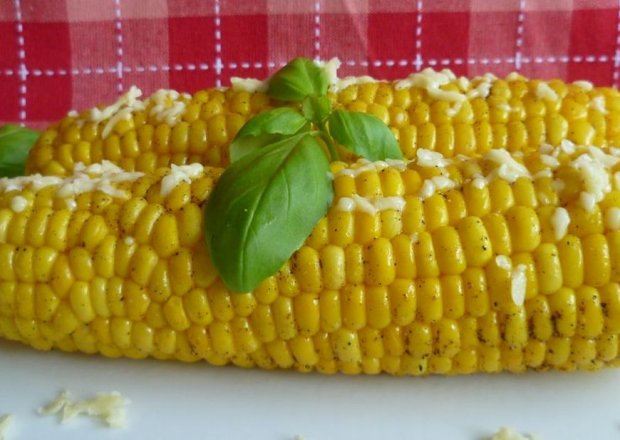 Fotografia przedstawiająca Gotowane kolby kukurydzy
