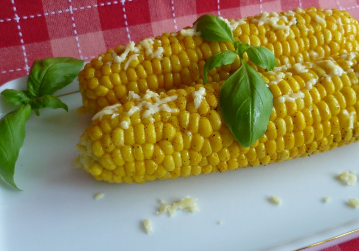 Gotowane kolby kukurydzy  foto