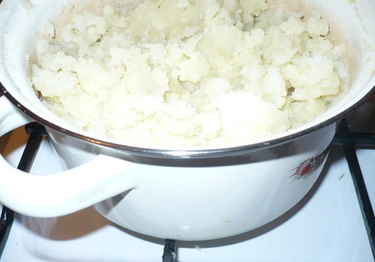 Gotowane ziemniaki w kulkach foto