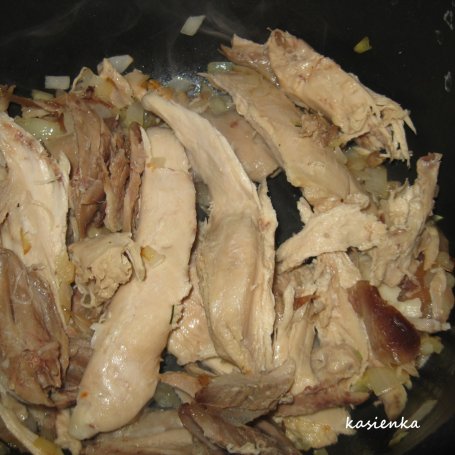 Krok 2 - Gotowany kurczak w białym sosie foto