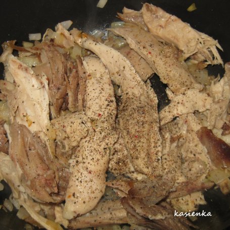Krok 3 - Gotowany kurczak w białym sosie foto