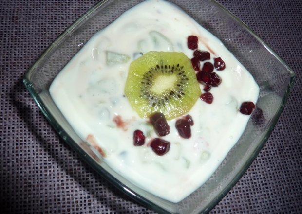 Fotografia przedstawiająca Granatowy jogurt
