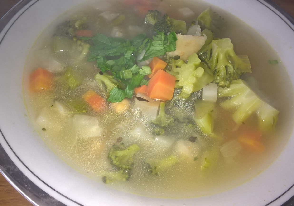 Grecka zupa wegańska z ciecierzycą  foto