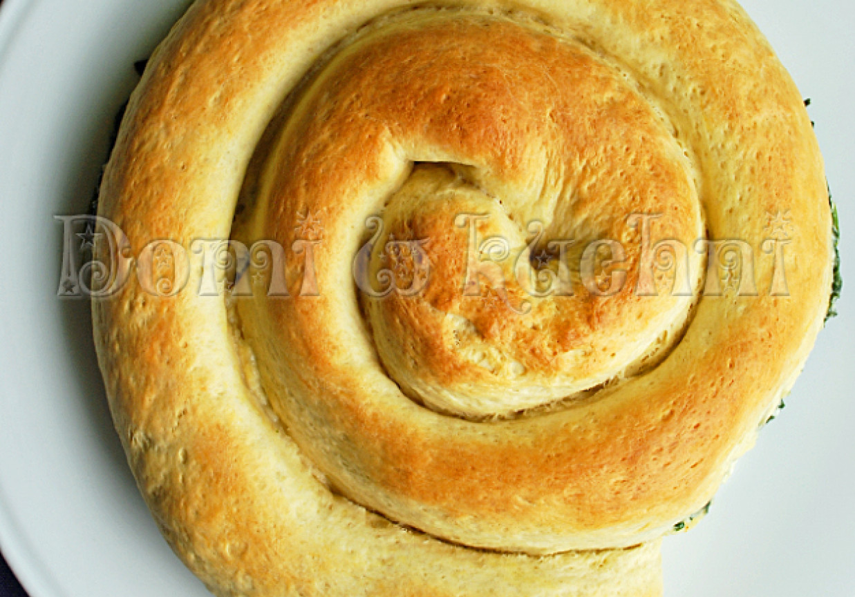 Grecki chlebek ze szpinakiem i fetą foto