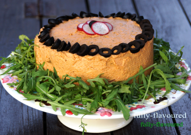 Fotografia przedstawiająca Green-orange cake - maślankowy tort serowo-batatowy z warzywami