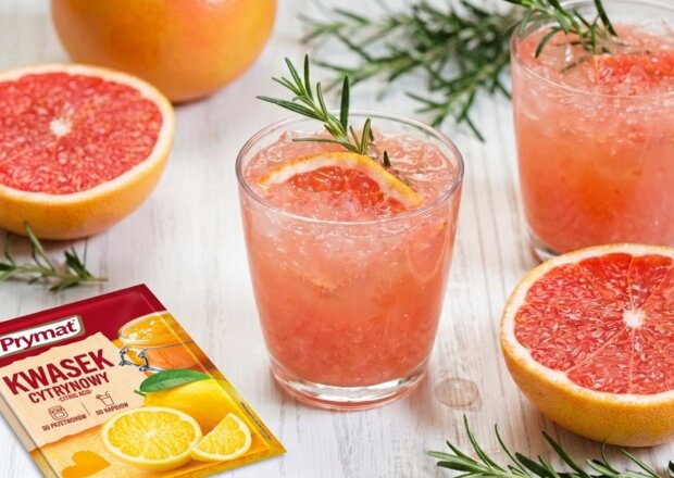 Fotografia przedstawiająca Grejpfrutowa lemoniada z kardamonem