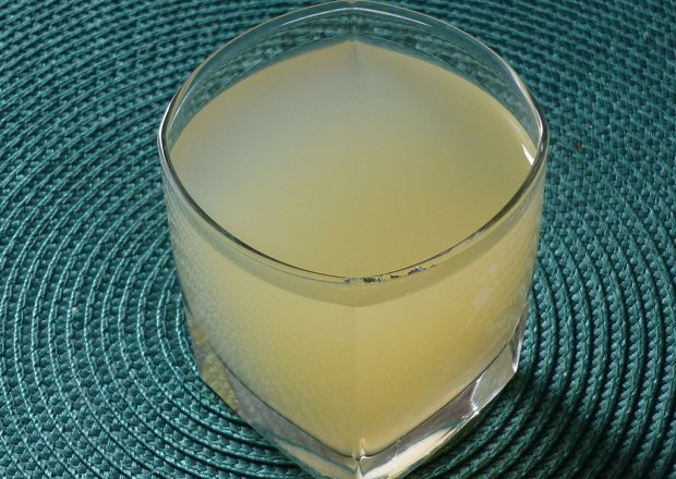 Fotografia przedstawiająca Grejpfrutowy drink z malibu
