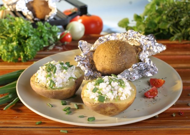 Fotografia przedstawiająca Grill: Ziemniaki z białym serem