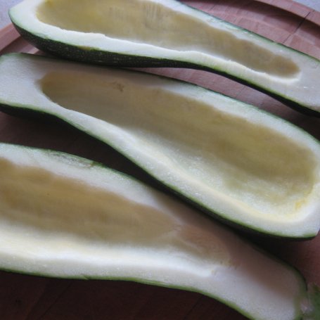 Krok 1 - Grillowana cukinia faszerowana mieloną wieprzowiną foto