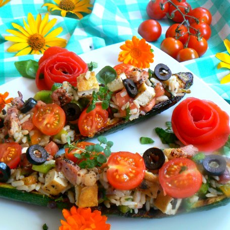 Krok 3 - Grillowana cukinia nadziewana sałatką z ryżem, tofu i sosem Hoisin z oliwkami foto