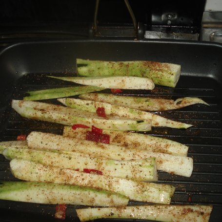 Krok 4 - Grillowana cukinia foto