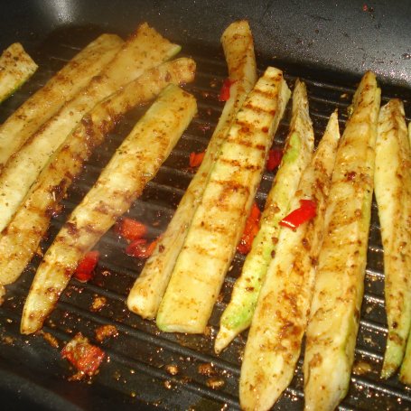 Krok 5 - Grillowana cukinia foto