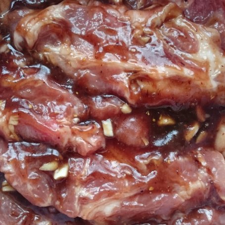 Krok 3 - Grillowana karkówka w marynacie czosnkowo-śliwkowej foto