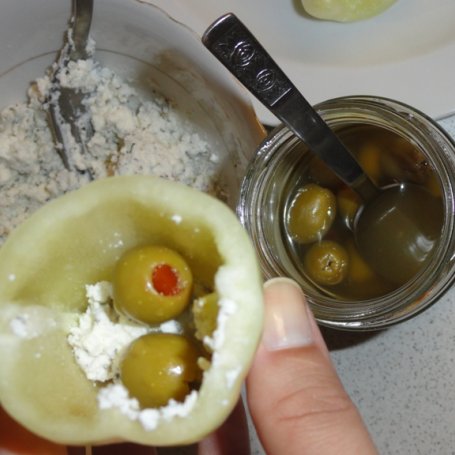 Krok 2 - Grillowana papryka nadziewana fetą i oliwkami foto