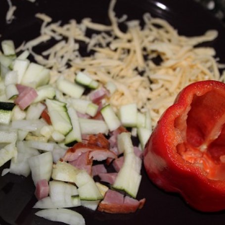 Krok 1 - Grillowana papryka z cukinią i dodatkami foto