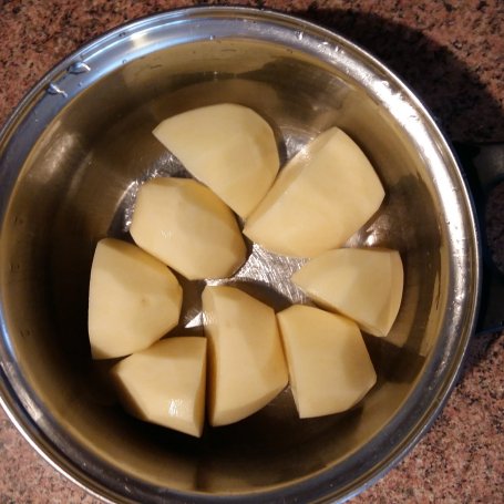 Krok 3 - Grillowana pierś w sosie koperkowym z ziemniakami. foto