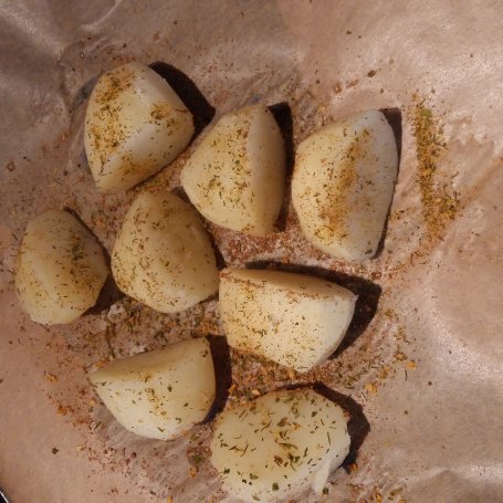 Krok 7 - Grillowana pierś w sosie koperkowym z ziemniakami. foto