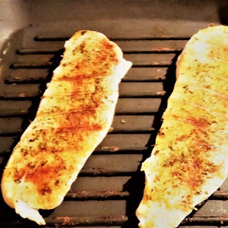 Krok 4 - Grillowana pierś z kurczaka i pieczone bataty foto