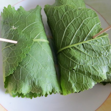 Krok 1 - Grillowana polędwica w liściach chrzanu z sałatką z bobem foto