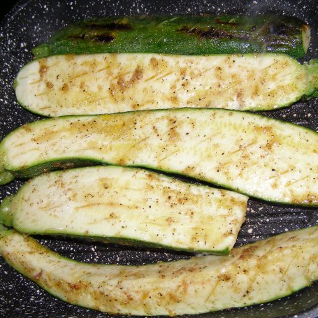 Krok 4 - grillowana przepyszna cukinia i buraczki... foto