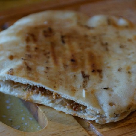 Krok 7 - Grillowana soczysta pierś z kurczaka, pita, świeża kukurydza i rukola czyli maxi kanapka na lato foto