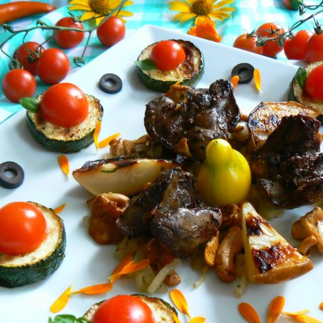 Krok 3 - Grillowana wątróbka z gruszką i kurkami foto