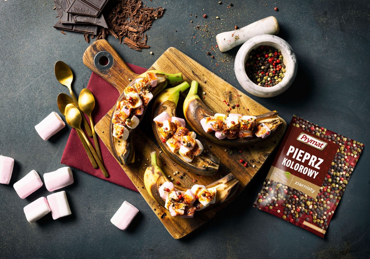 Grillowane banany z piankami marshmallow foto