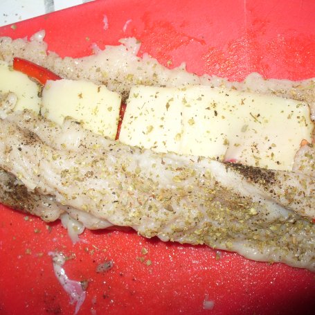 Krok 4 - Grillowane filety z indyka  nadziewane papryką  i serem  foto