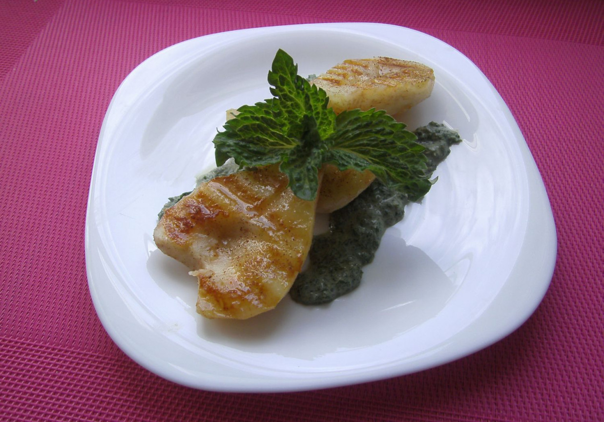 Grillowane gruszki z sosem miętowym foto