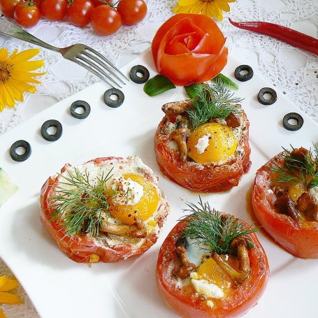 Krok 4 - Grillowane jajka w pomidorach z kurkami foto