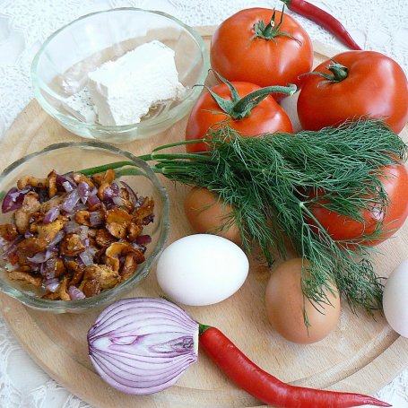 Krok 1 - Grillowane jajka w pomidorach z kurkami foto