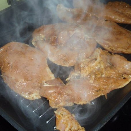 Krok 3 - Grillowane piersi z kurczaka na patelni foto