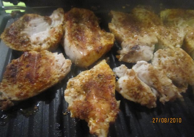 Fotografia przedstawiająca Grillowane piersi z kurczaka