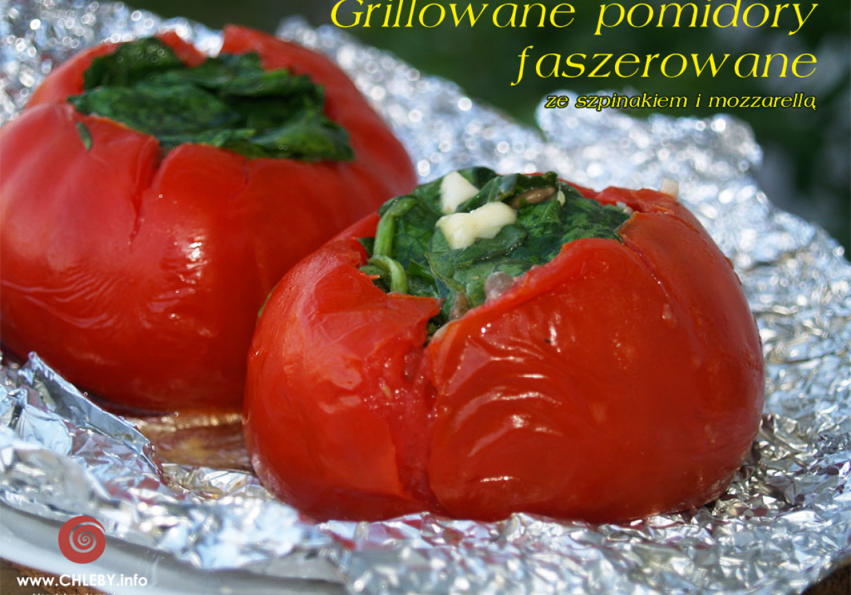 Grillowane pomidory faszerowane ze szpinakiem i mozarellą foto