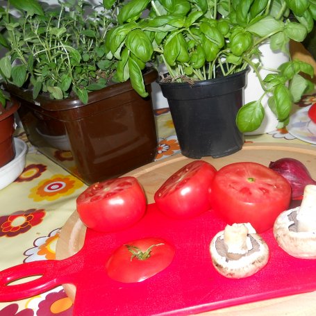 Krok 1 - Grillowane pomidory nadziewane jajkiem foto