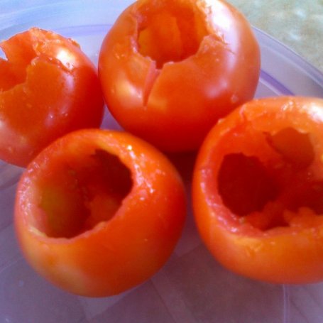 Krok 1 - Grillowane pomidory z ogórkiem i żółtym serem foto