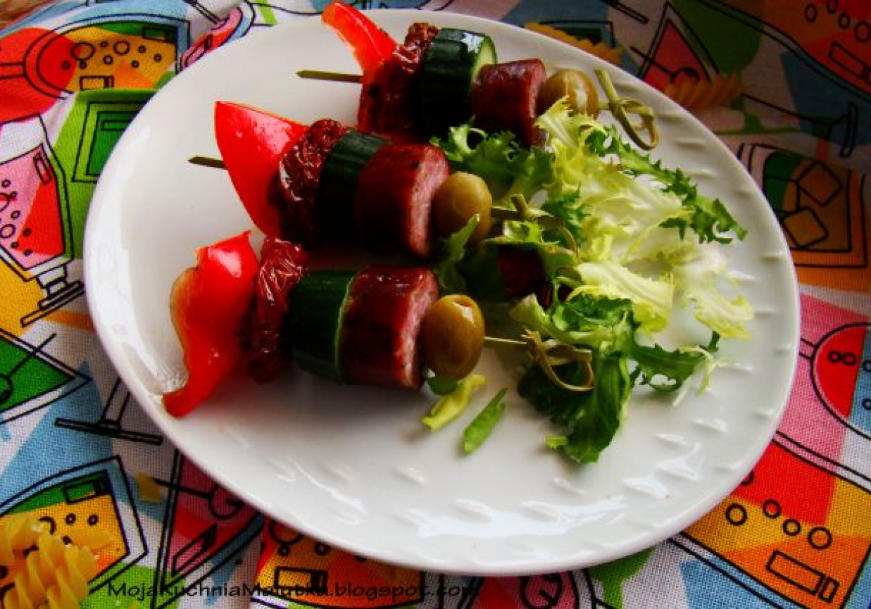 Grillowane szaszłyki z suszonymi pomidorami foto