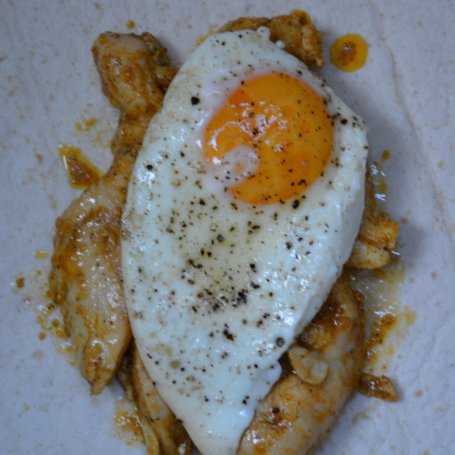 Krok 3 - Grillowane tortille z kurczakiem i jajkiem sadzonym foto