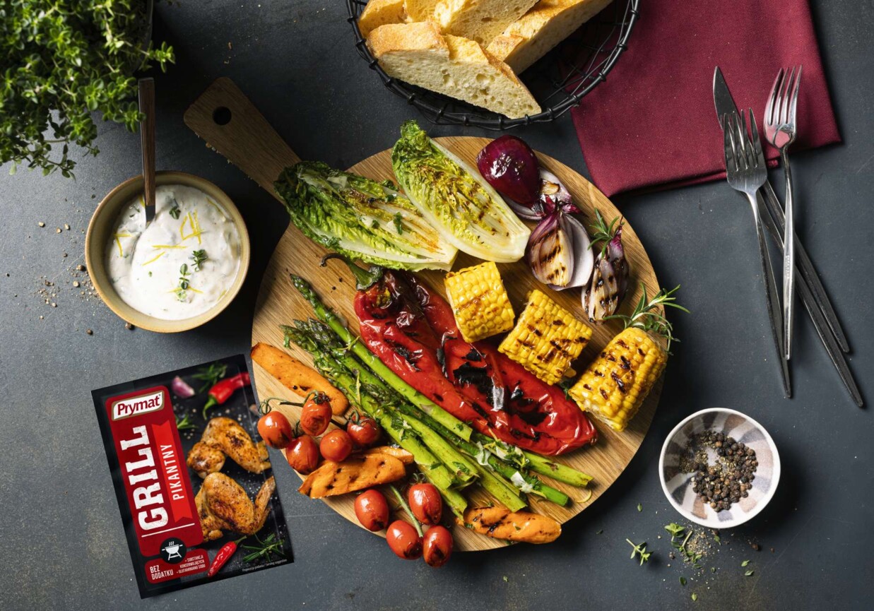 Grillowane warzywa z sosem jogurtowym foto