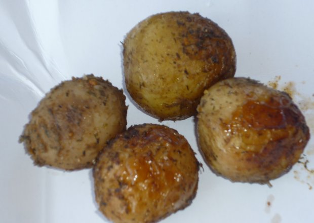 Fotografia przedstawiająca Grillowane ziemniaki w przyprawach
